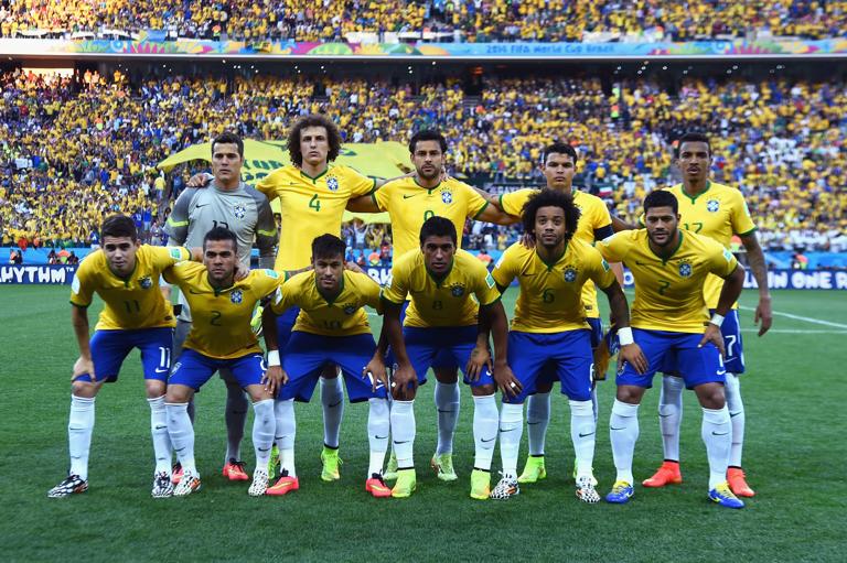SAO PAULO, BRAZIL - JUNE 12:  The Brazil team pose prior to the 2014 FIFA World Cup Brazil Group A match between Brazil and Croatia at Arena de Sao Paulo on June 12, 2014 in Sao Paulo, Brazil.  (Photo by Buda Mendes/Getty Images)